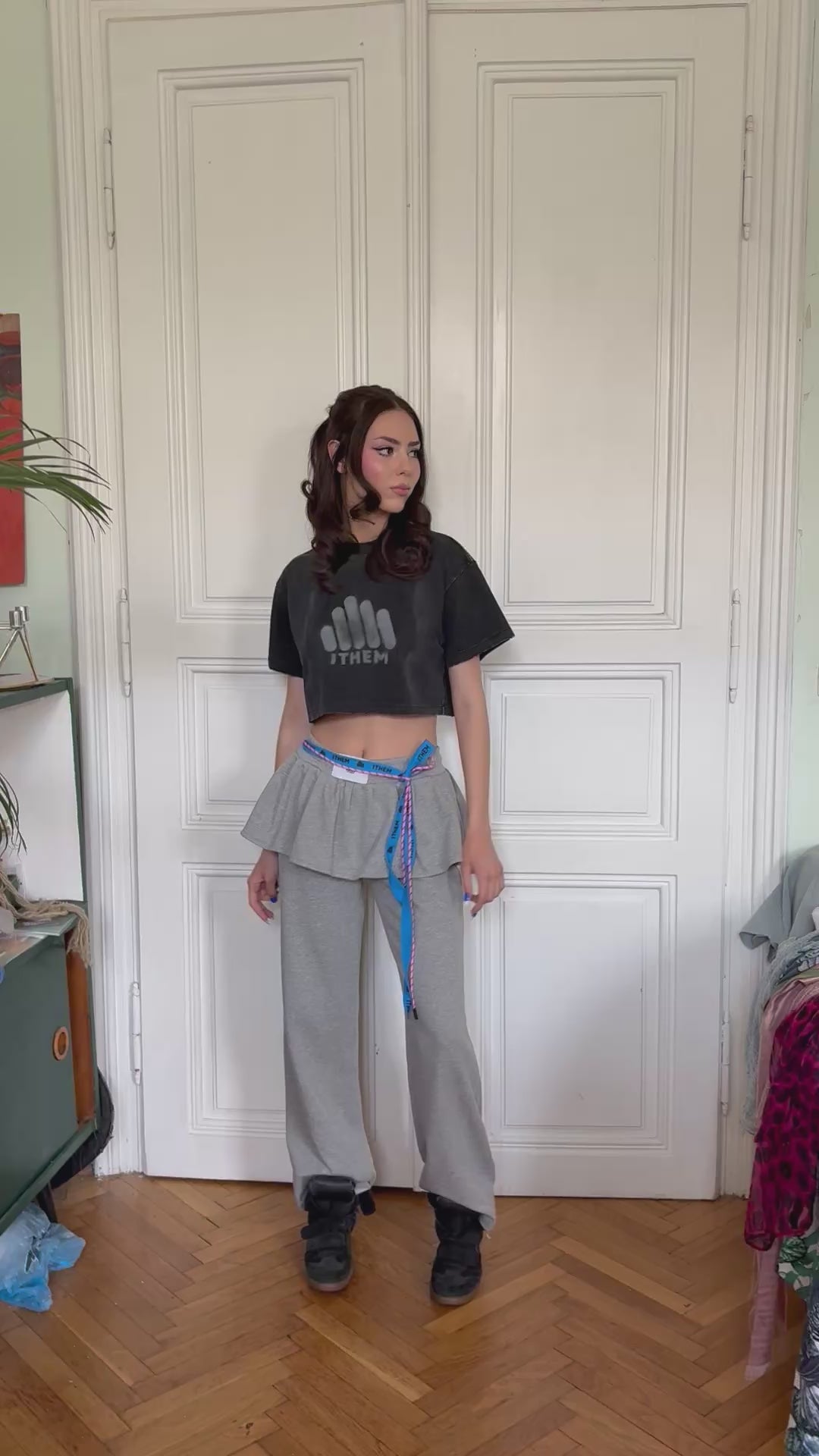 BLACK CROP